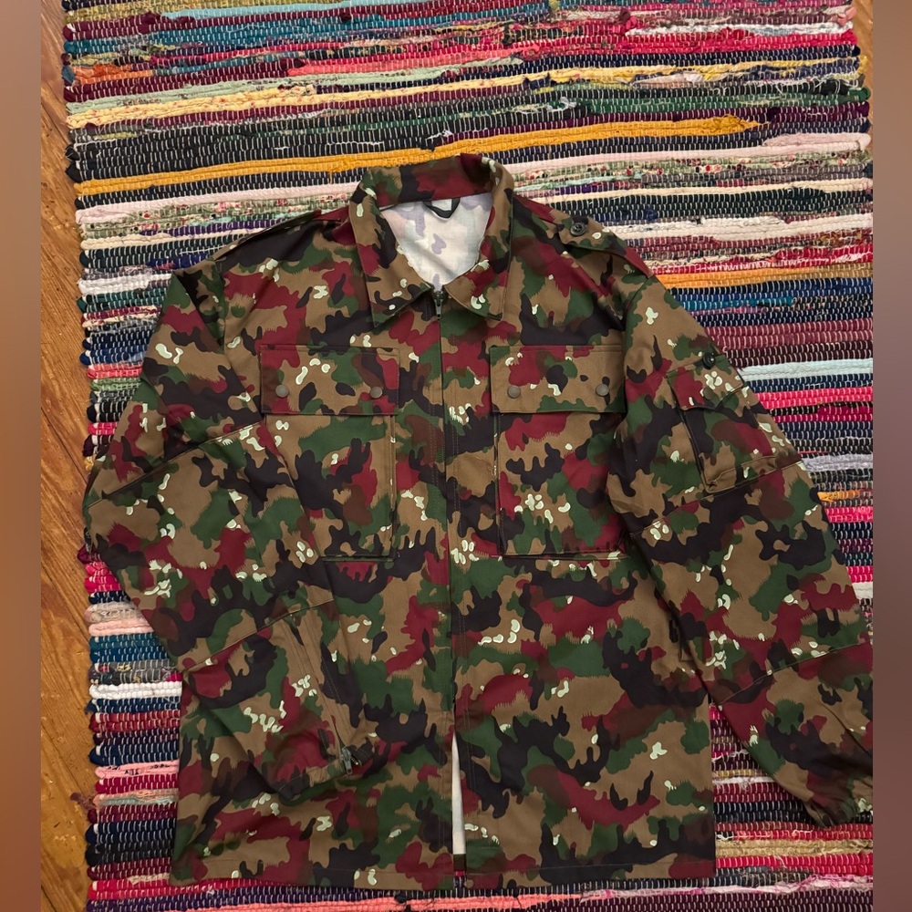 VINTAGE MILITARY CAMO RARE 
NEW OLD STOCK 
UNISEX SMALL
1986/1987 PRODUCTION